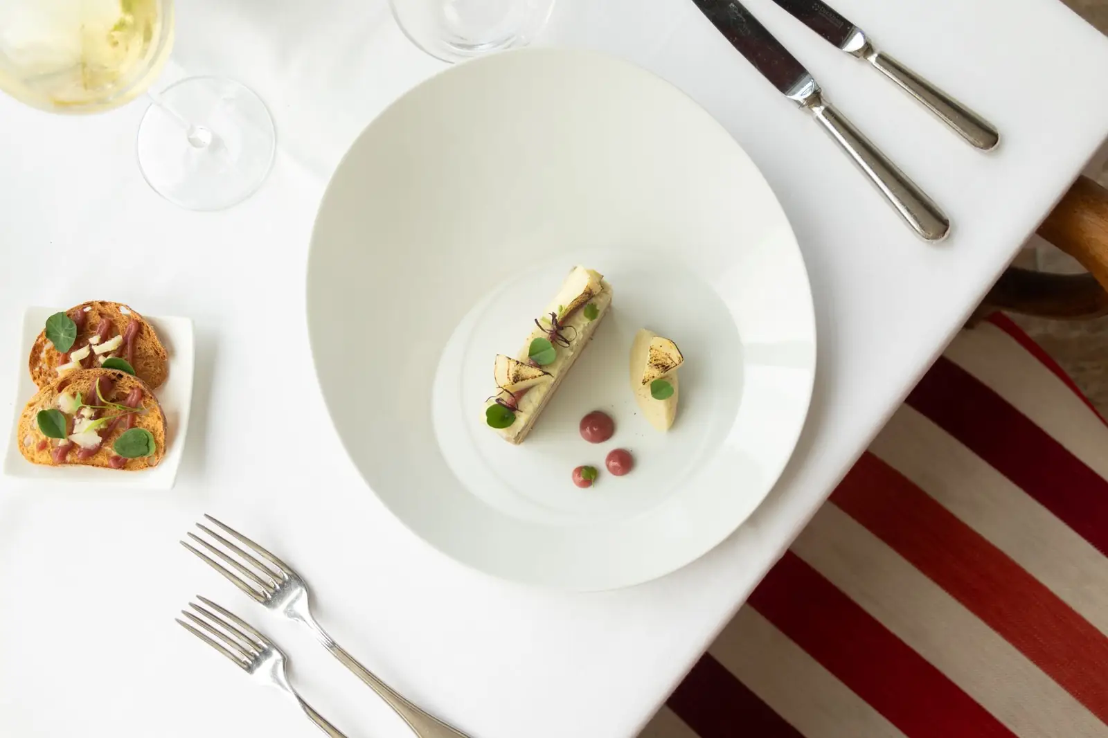 Fine dining at AlvoriancrownHouse